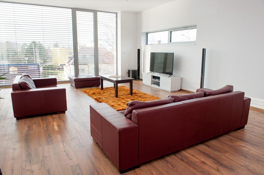 Villa Ladoven Luxusny Apartman 124M2 Мартин Екстериор снимка